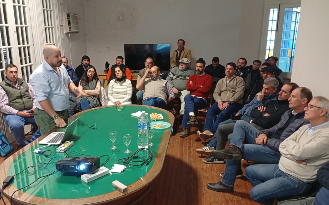 Exitosa charla sobre índices productivos y sanidad animal